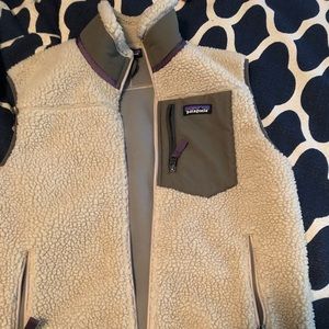 Women’s size small Patagonia jacket never worn.